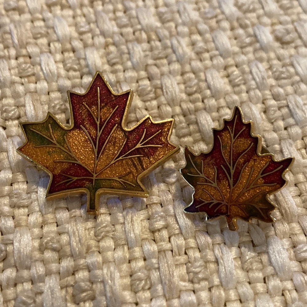 Seat of 2 Vintage Bond Boyd cloisonné pin, Maple Leaf, Canada brown gold